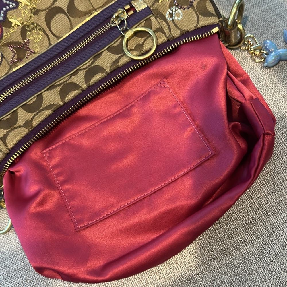 Coach Poppy shoulder bag purple & gold canvas Serial -F1020-15880 - Picture 15 of 17
